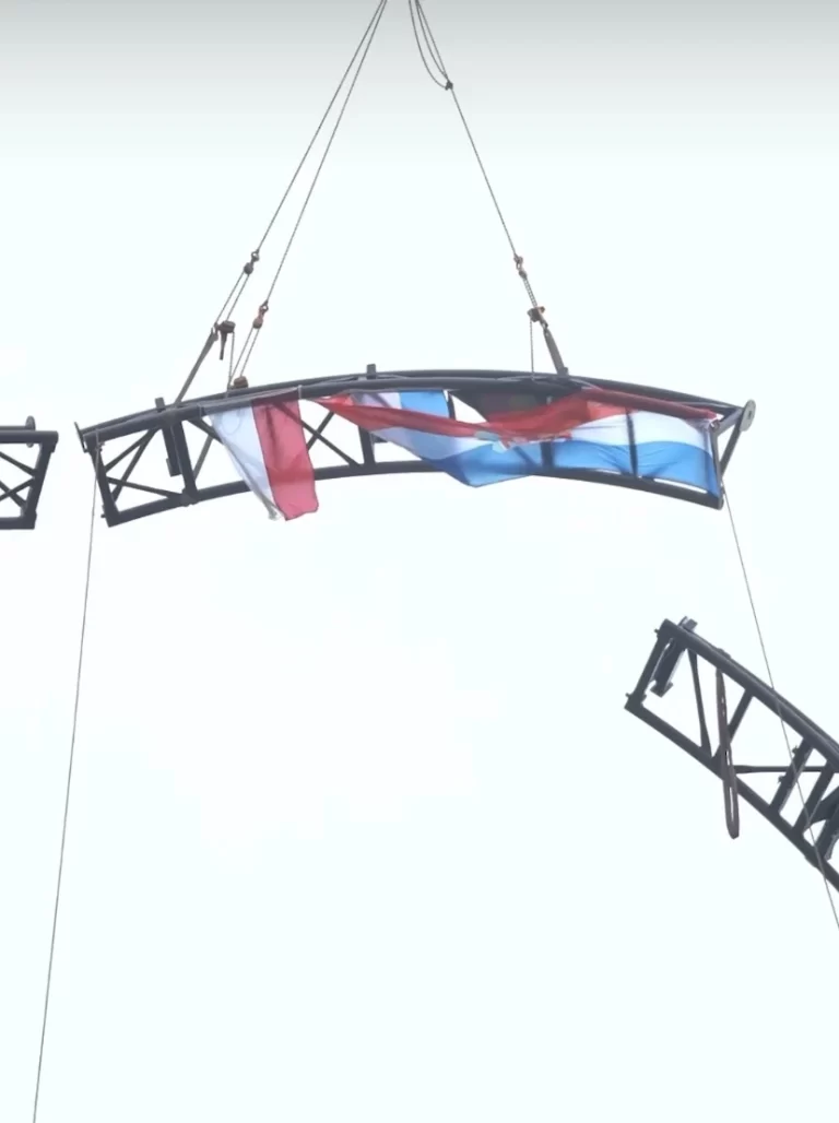 Europa-Park installeert laatste baandeel van nieuwste achtbaan